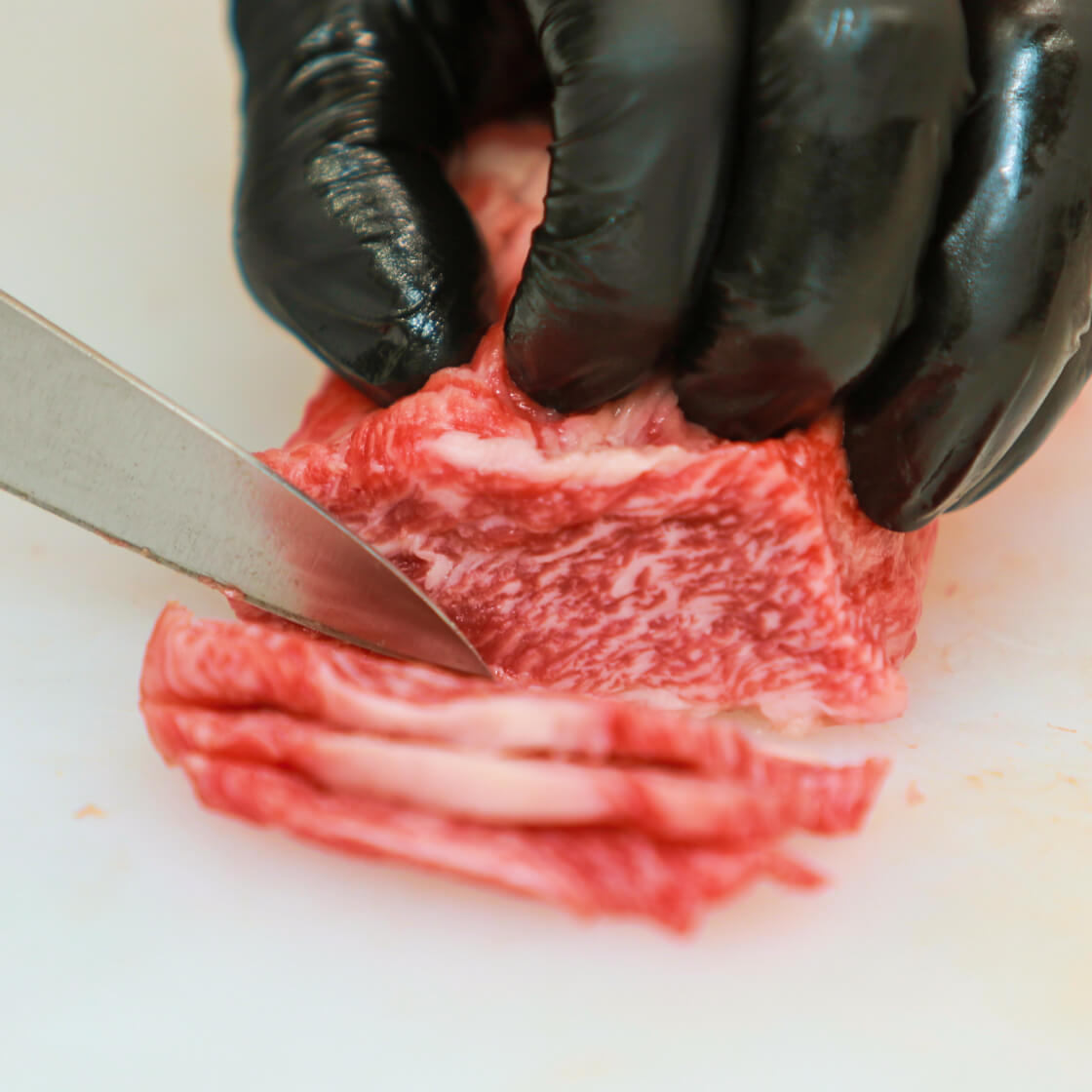 能登牛を切る様子